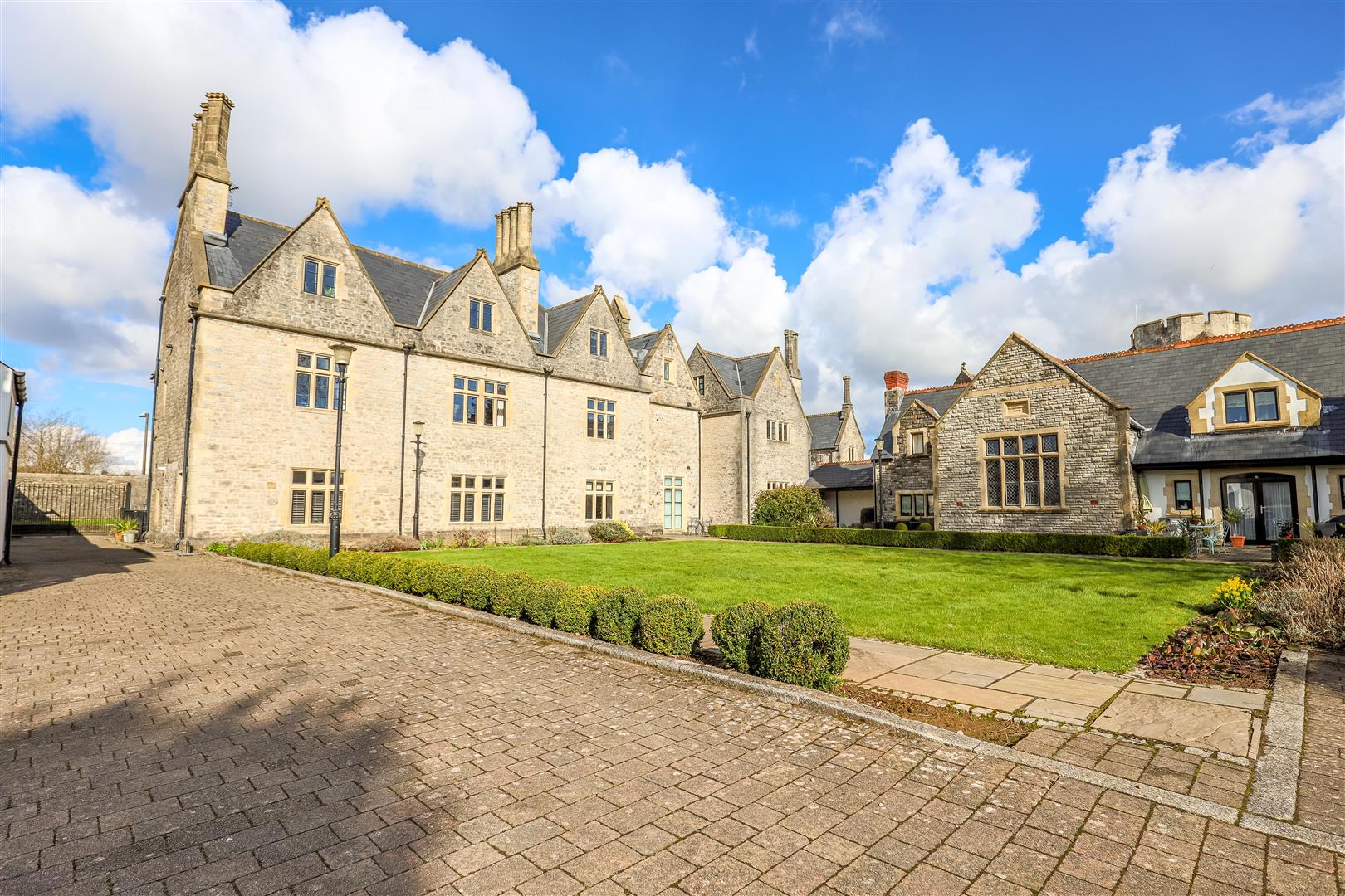 6 The Old Grammar School, Church Street, Cowbridge, CF71 7BB